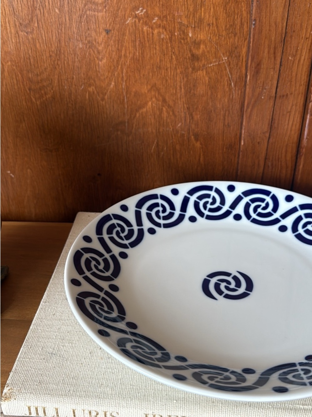 White and Navy Ceramic Dinner Plate - Classic Swirl Pattern